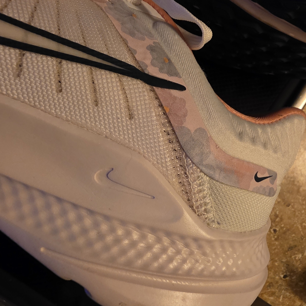 Nike Quest 5 Premium Pink Pearl Floral Running Shoes 8 - Picture 4 of 12